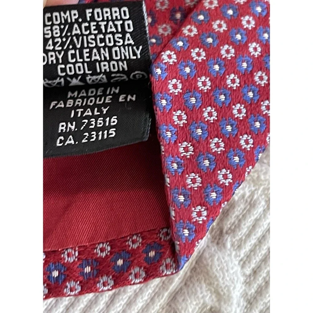 Hugo Boss 100% Silk Red Tie w Micro Flowers Blue Made in Italy Classic Designer